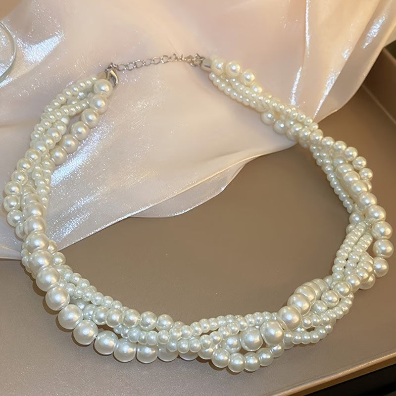 Elegantna ogrlica sa biserima